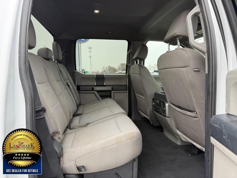 Ford Super Duty F-250 SRW Vehicle Full-screen Gallery Image 12