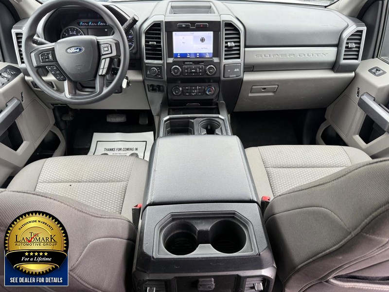 Ford Super Duty F-250 SRW Vehicle Full-screen Gallery Image 13