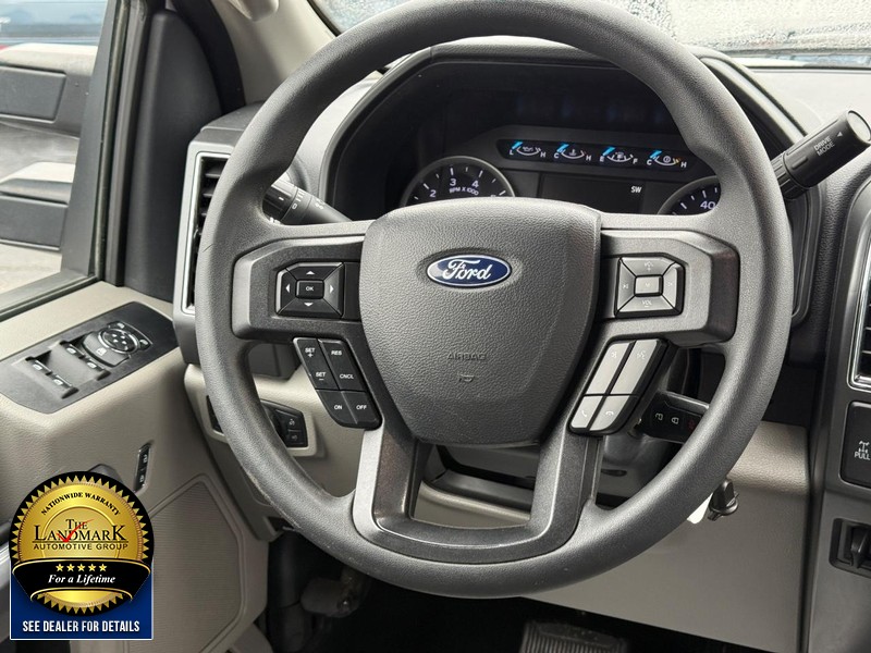 Ford Super Duty F-250 SRW Vehicle Full-screen Gallery Image 14