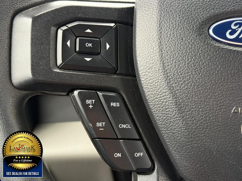 Ford Super Duty F-250 SRW Vehicle Full-screen Gallery Image 15