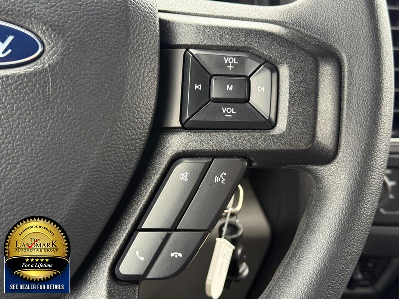 Ford Super Duty F-250 SRW Vehicle Full-screen Gallery Image 16