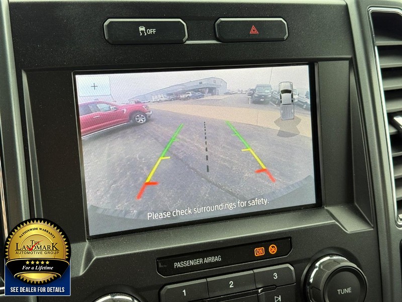 Ford Super Duty F-250 SRW Vehicle Full-screen Gallery Image 19