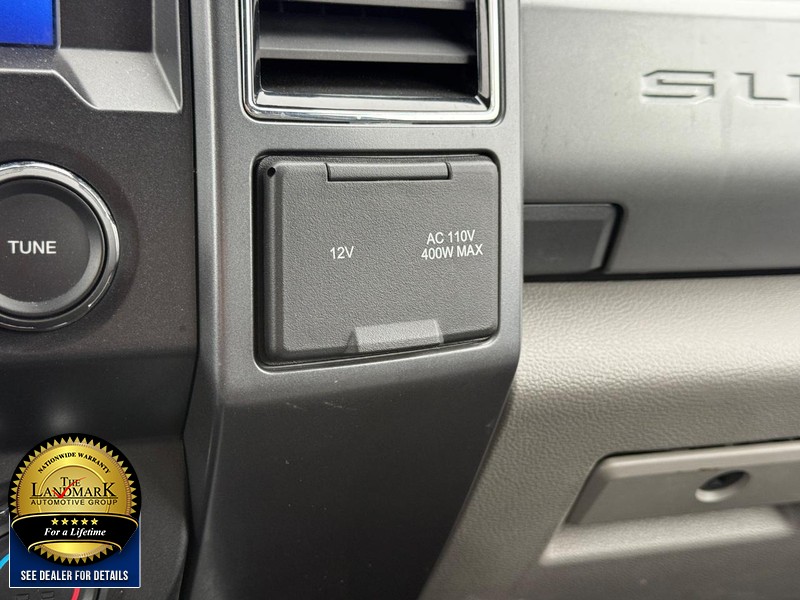 Ford Super Duty F-250 SRW Vehicle Full-screen Gallery Image 21