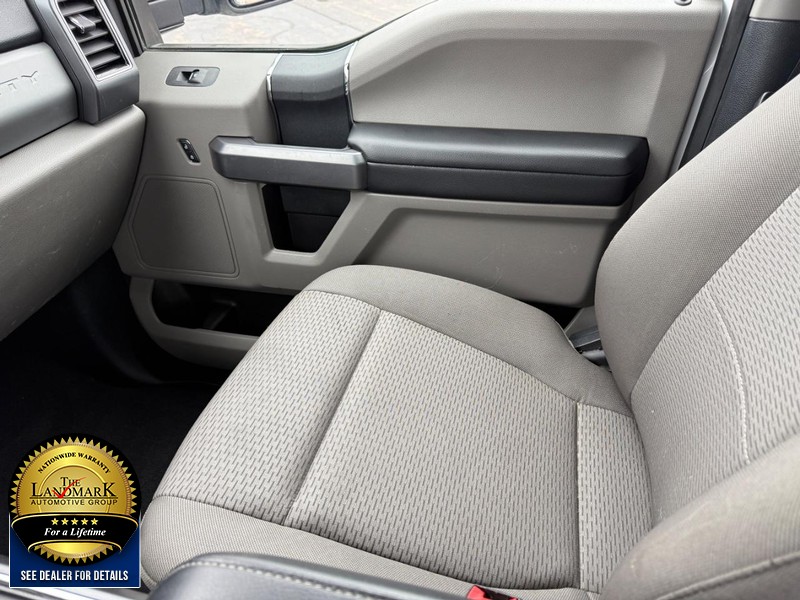 Ford Super Duty F-250 SRW Vehicle Full-screen Gallery Image 22