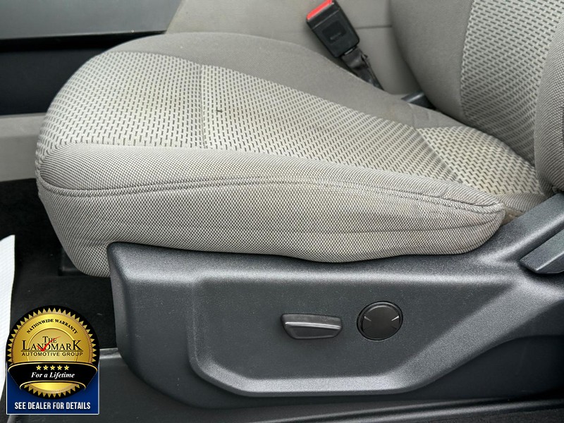 Ford Super Duty F-250 SRW Vehicle Full-screen Gallery Image 26