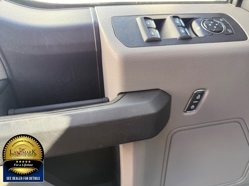 Ford F-150 Vehicle Full-screen Gallery Image 8