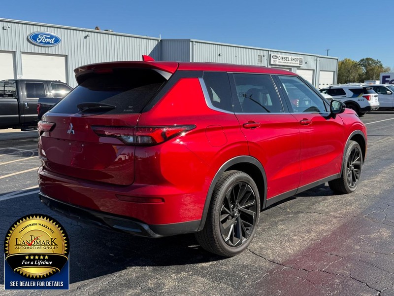 Mitsubishi Outlander Vehicle Full-screen Gallery Image 3