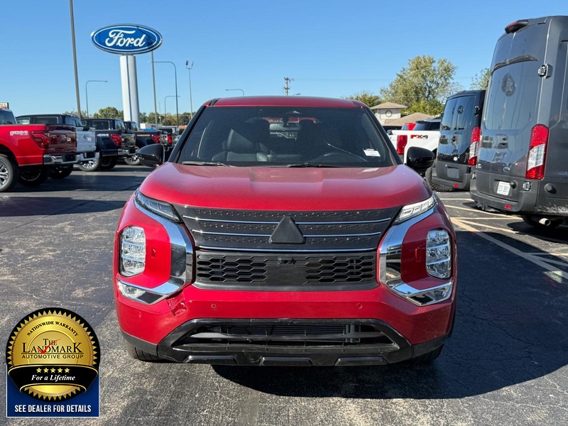 Mitsubishi Outlander Vehicle Full-screen Gallery Image 4