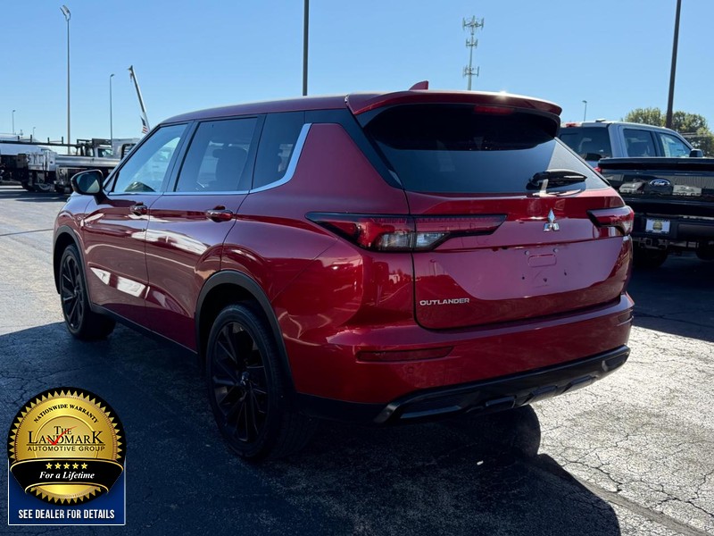 Mitsubishi Outlander Vehicle Full-screen Gallery Image 6