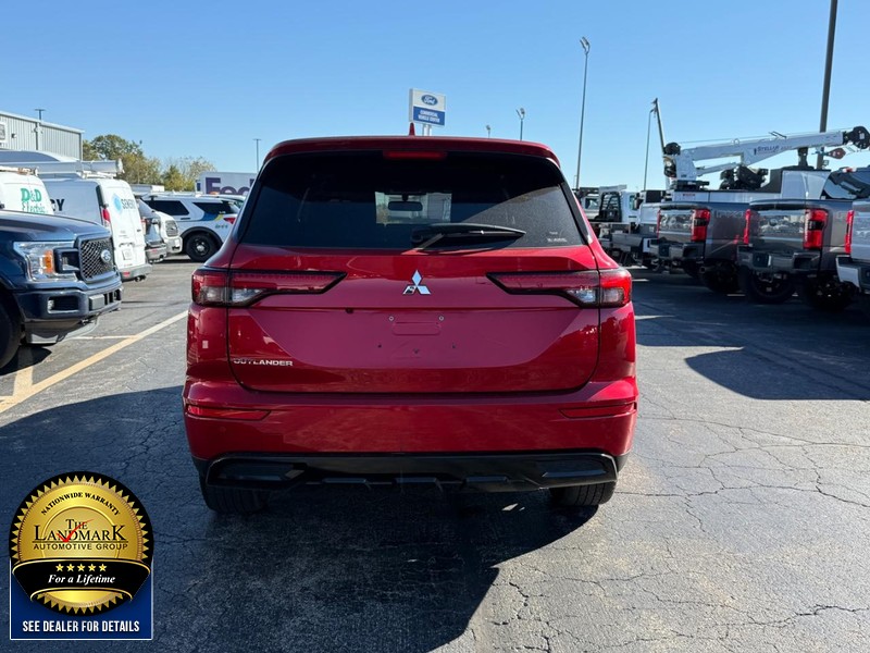 Mitsubishi Outlander Vehicle Full-screen Gallery Image 7