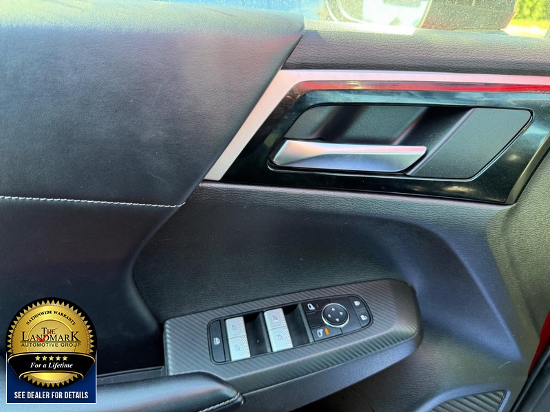 Mitsubishi Outlander Vehicle Full-screen Gallery Image 8