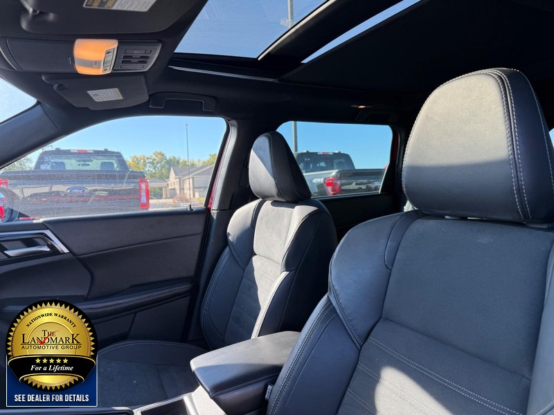 Mitsubishi Outlander Vehicle Full-screen Gallery Image 9