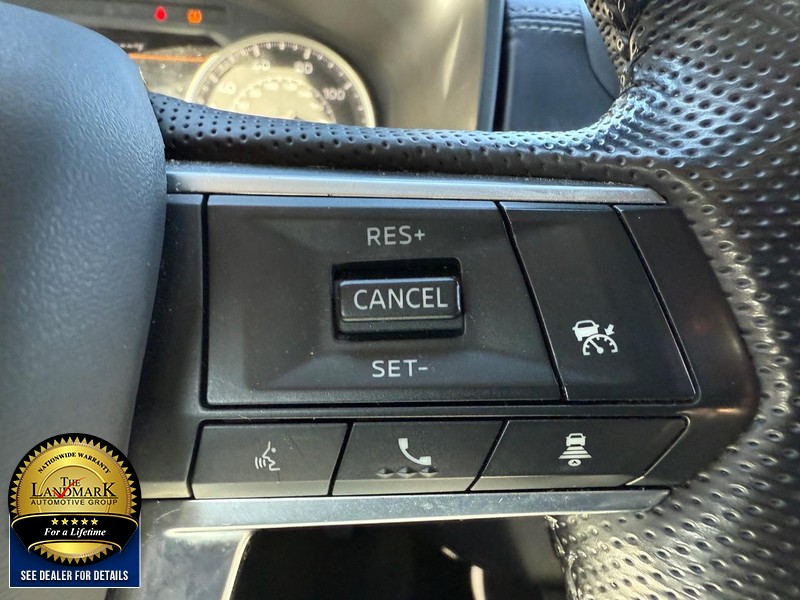 Mitsubishi Outlander Vehicle Full-screen Gallery Image 11