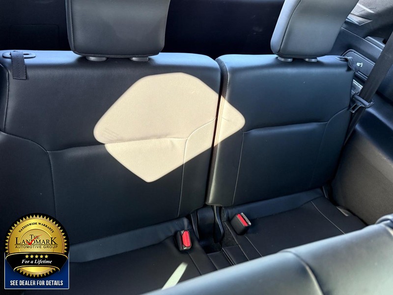 Mitsubishi Outlander Vehicle Full-screen Gallery Image 16