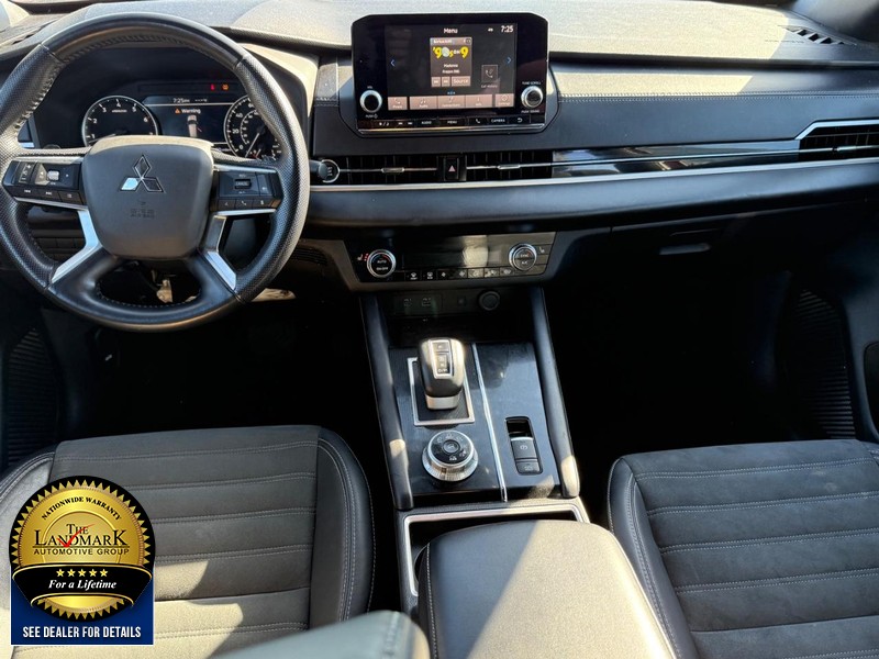 Mitsubishi Outlander Vehicle Full-screen Gallery Image 17