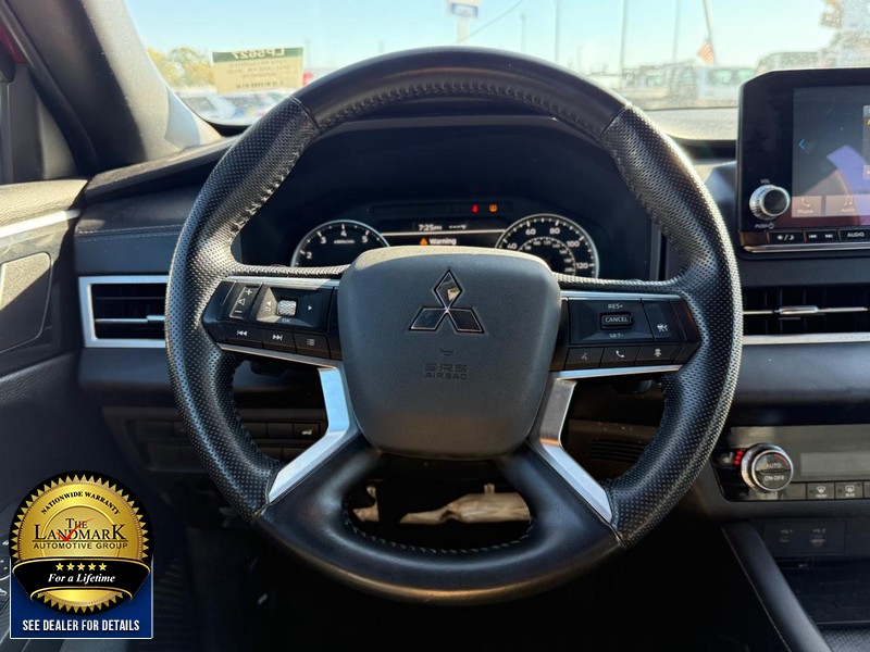 Mitsubishi Outlander Vehicle Full-screen Gallery Image 18