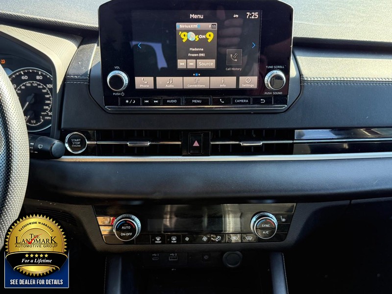 Mitsubishi Outlander Vehicle Full-screen Gallery Image 19