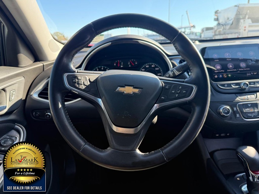 Chevrolet Malibu Vehicle Full-screen Gallery Image 16