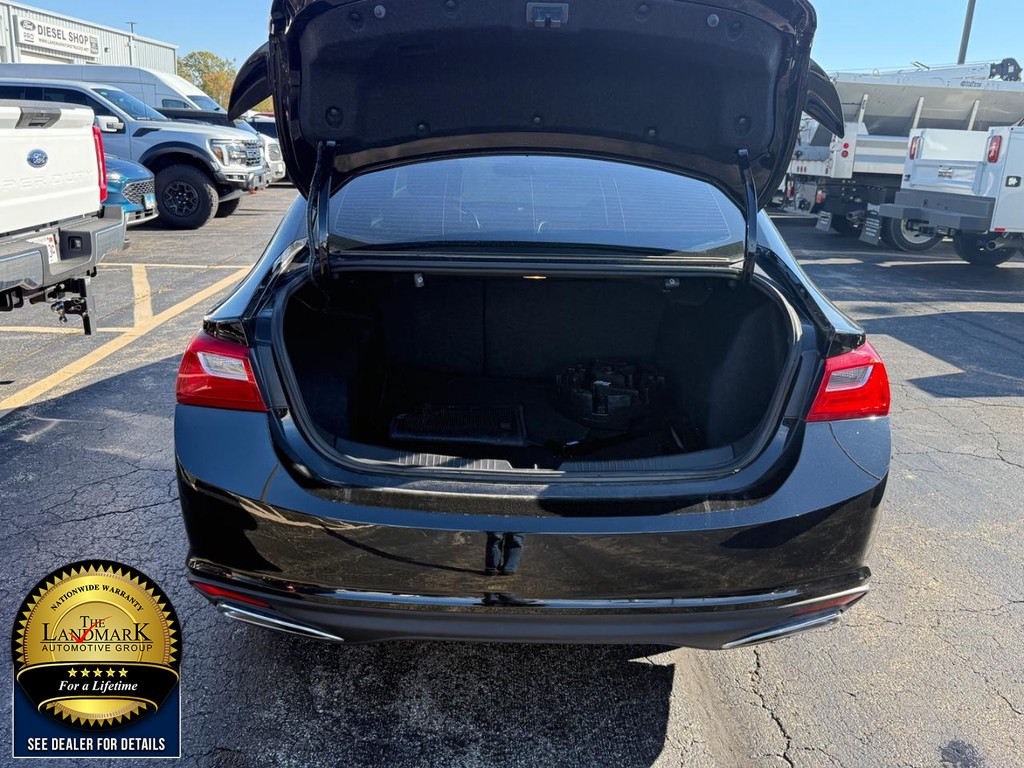 Chevrolet Malibu Vehicle Full-screen Gallery Image 18