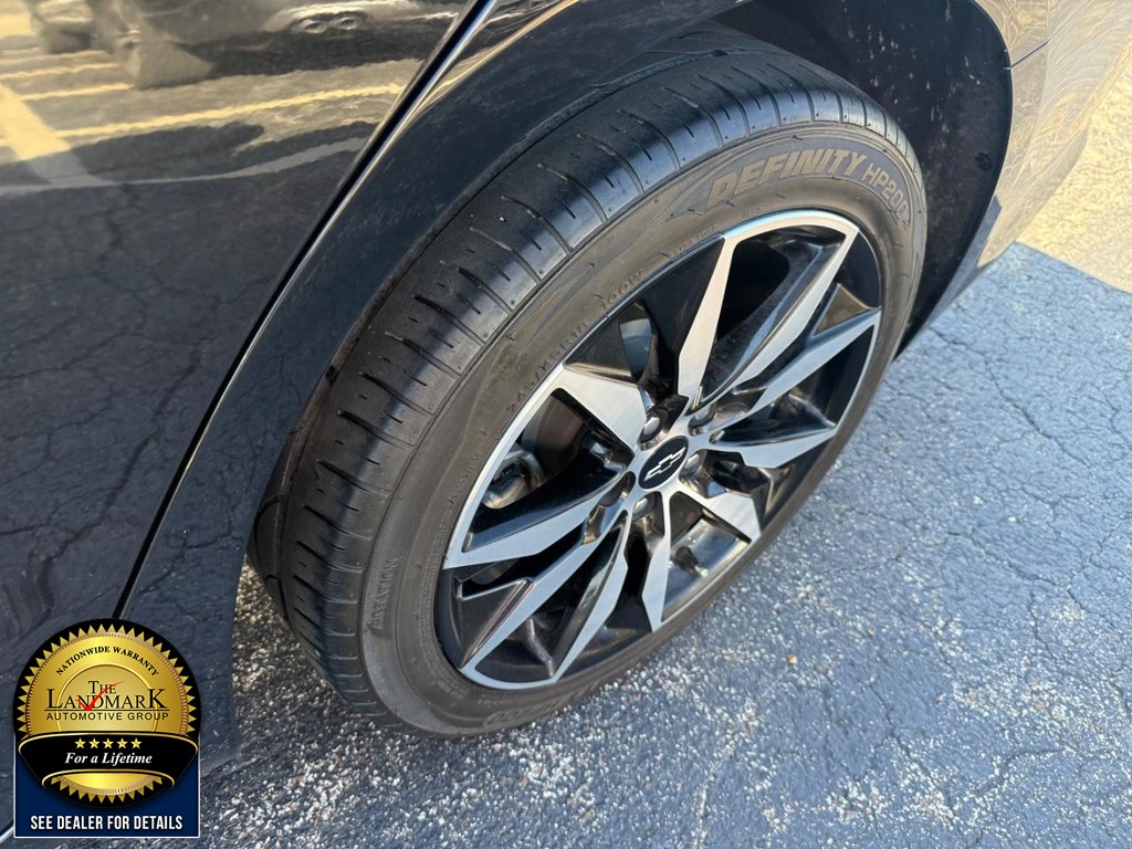 Chevrolet Malibu Vehicle Full-screen Gallery Image 19