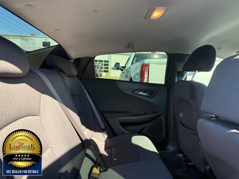 Chevrolet Malibu Vehicle Full-screen Gallery Image 14