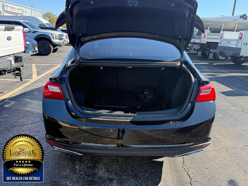 Chevrolet Malibu Vehicle Full-screen Gallery Image 18