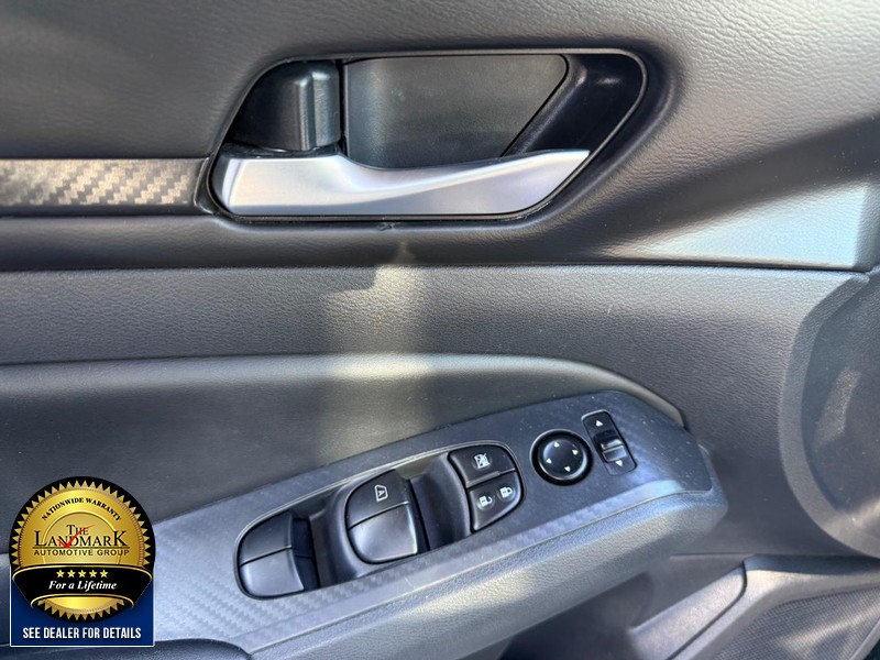 Nissan Altima Vehicle Full-screen Gallery Image 08