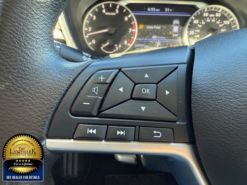 Nissan Altima Vehicle Full-screen Gallery Image 10