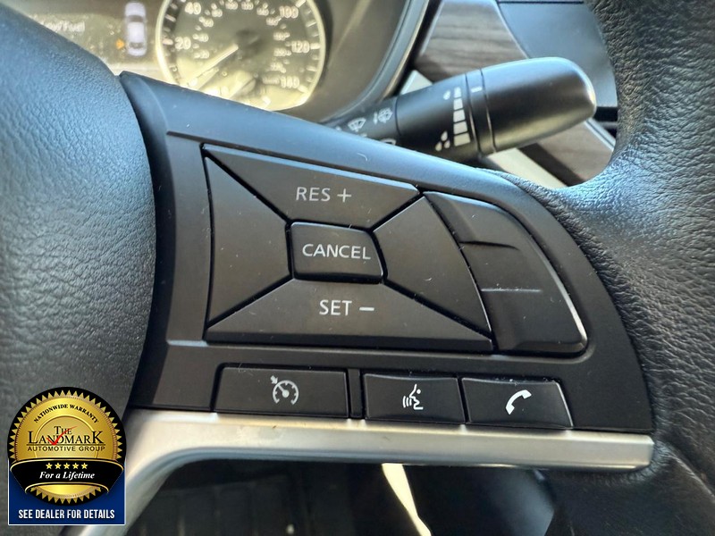 Nissan Altima Vehicle Full-screen Gallery Image 11