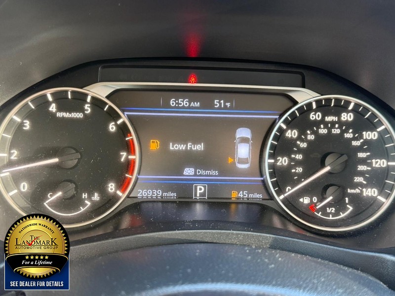 Nissan Altima Vehicle Full-screen Gallery Image 12