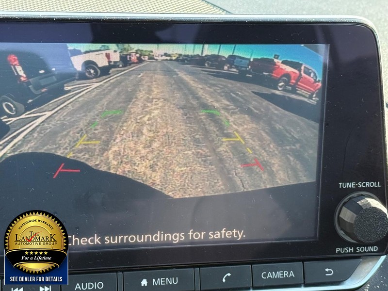 Nissan Altima Vehicle Full-screen Gallery Image 13