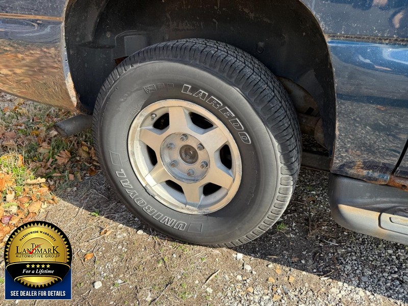 GMC Yukon XL Vehicle Full-screen Gallery Image 4