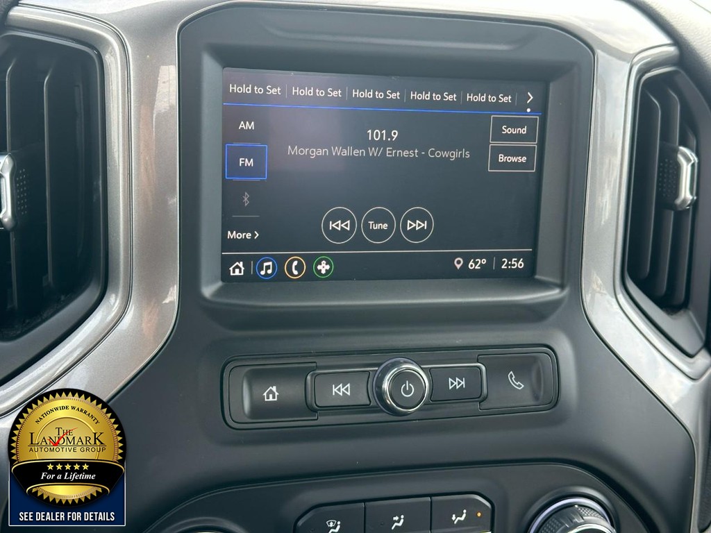 Chevrolet Silverado 1500 Vehicle Full-screen Gallery Image 15