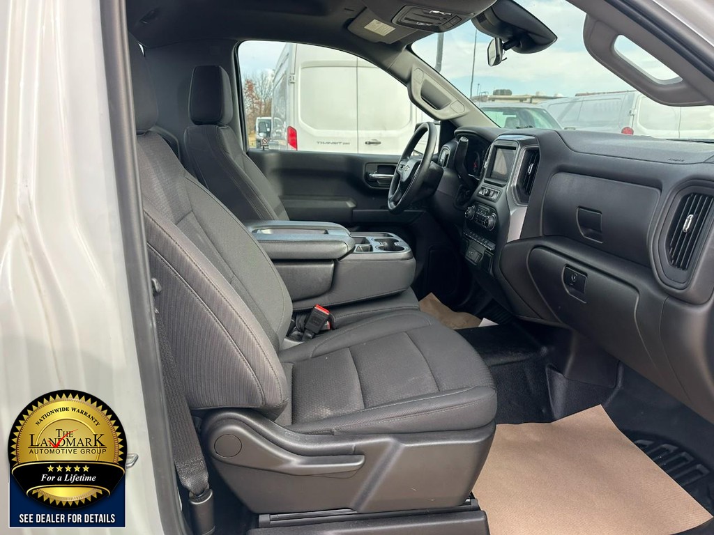 Chevrolet Silverado 1500 Vehicle Full-screen Gallery Image 19