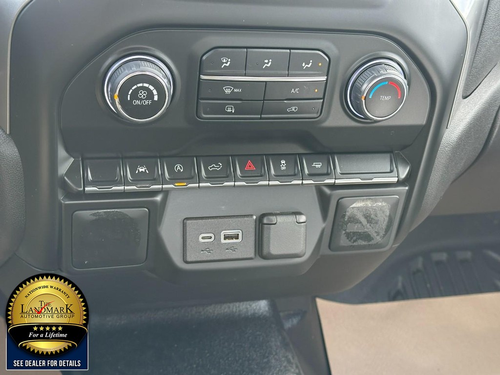 Chevrolet Silverado 1500 Vehicle Full-screen Gallery Image 20