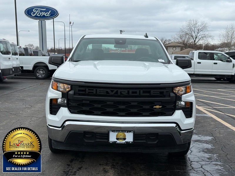 Chevrolet Silverado 1500 Vehicle Full-screen Gallery Image 4