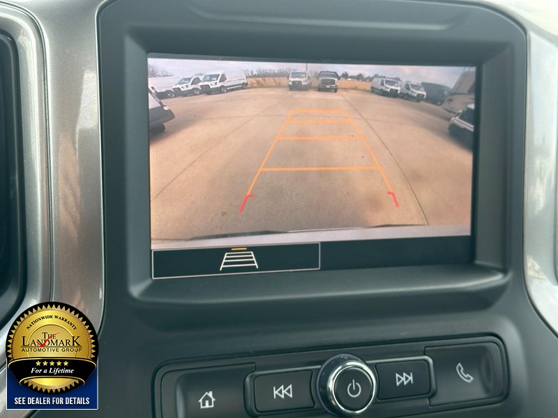 Chevrolet Silverado 1500 Vehicle Full-screen Gallery Image 19