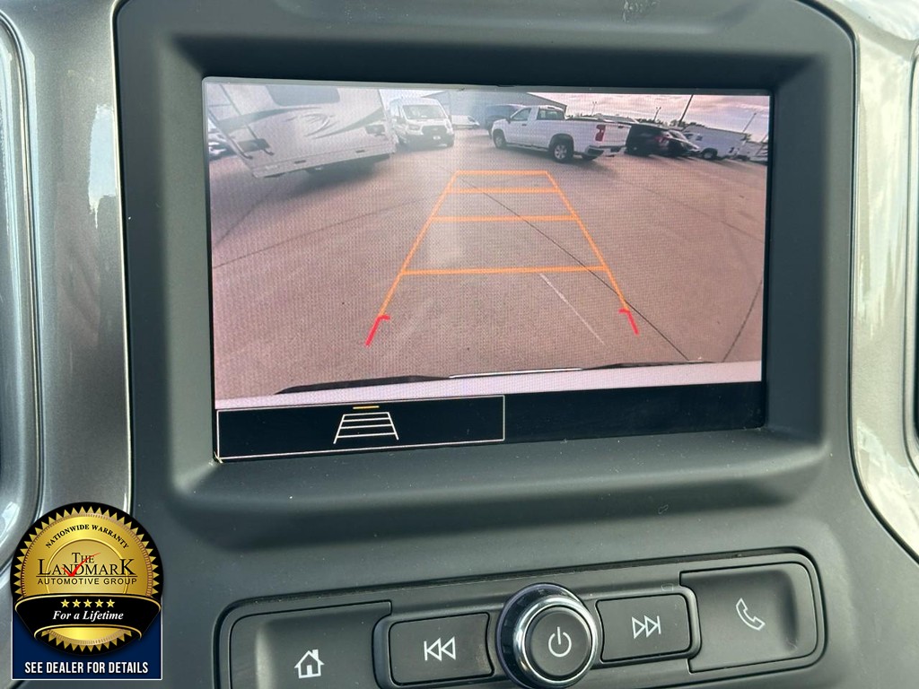 Chevrolet Silverado 1500 Vehicle Full-screen Gallery Image 12