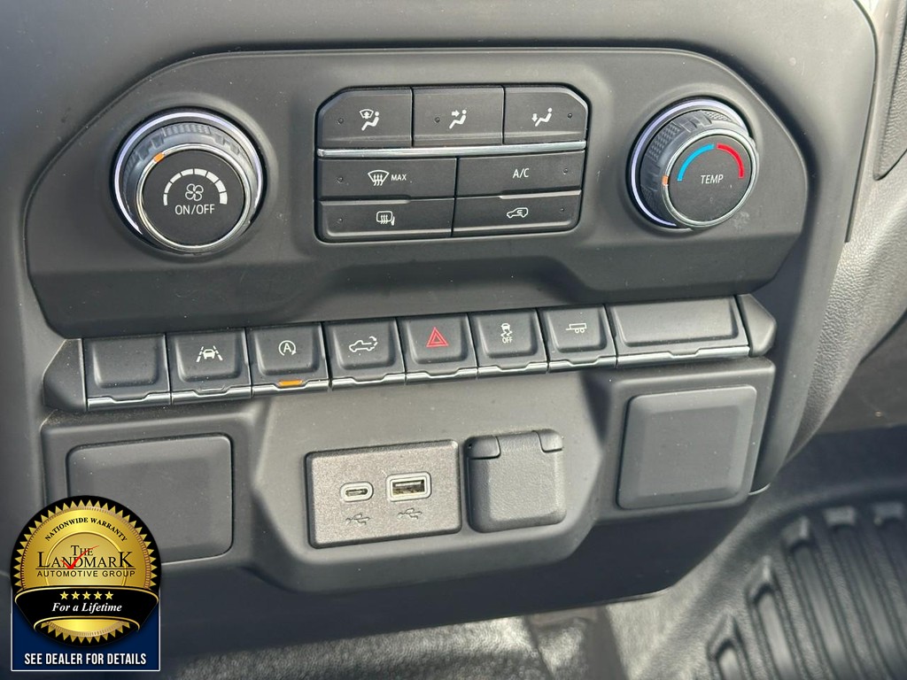 Chevrolet Silverado 1500 Vehicle Full-screen Gallery Image 15