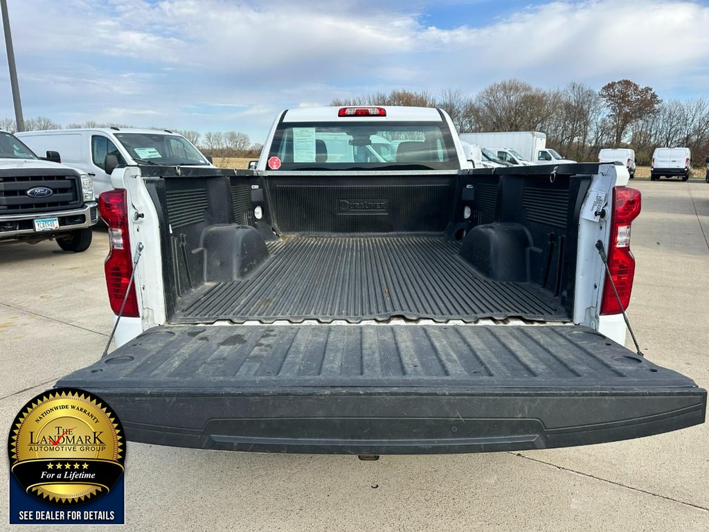 Chevrolet Silverado 1500 Vehicle Full-screen Gallery Image 16