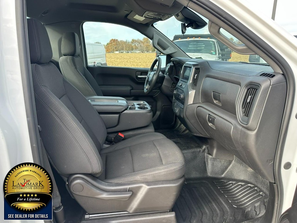 Chevrolet Silverado 1500 Vehicle Full-screen Gallery Image 19