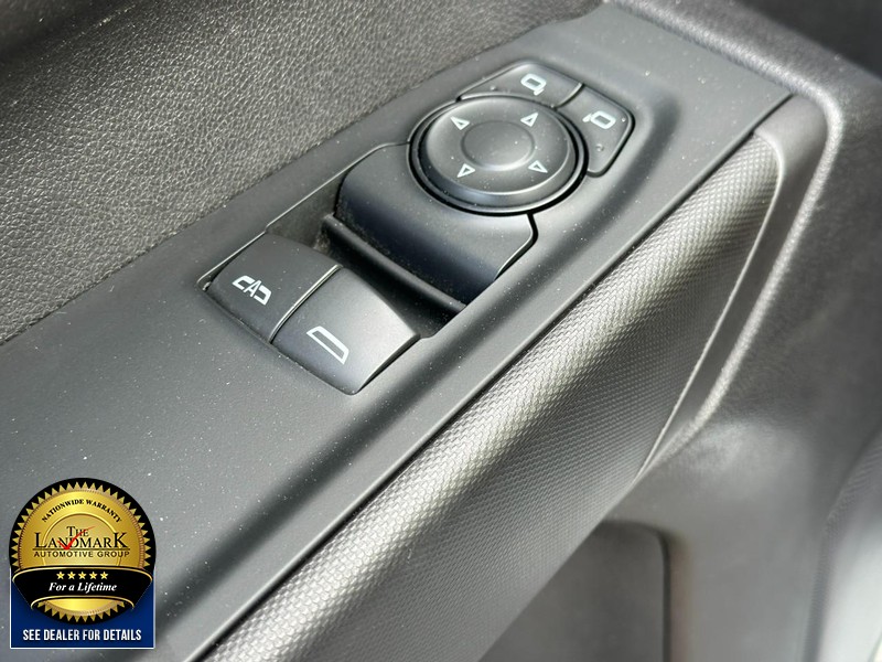 Chevrolet Silverado 1500 Vehicle Full-screen Gallery Image 14