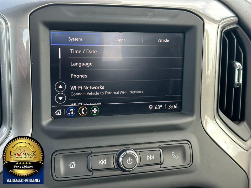 Chevrolet Silverado 1500 Vehicle Full-screen Gallery Image 18