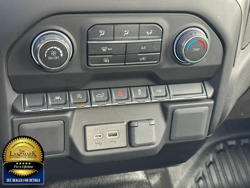 Chevrolet Silverado 1500 Vehicle Full-screen Gallery Image 19