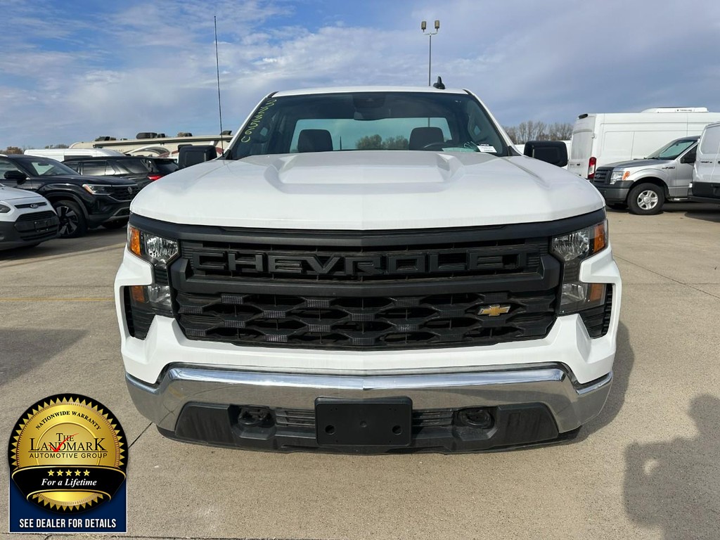 Chevrolet Silverado 1500 Vehicle Full-screen Gallery Image 2