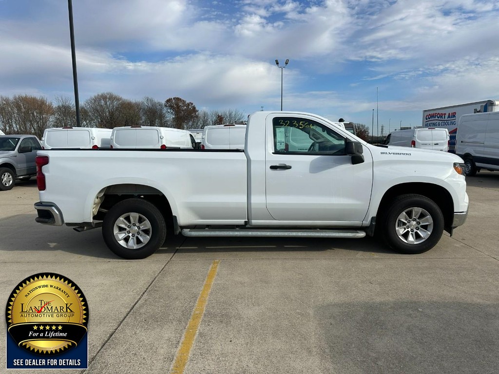 Chevrolet Silverado 1500 Vehicle Full-screen Gallery Image 4