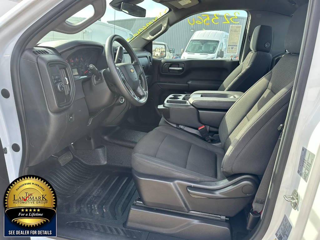 Chevrolet Silverado 1500 Vehicle Full-screen Gallery Image 9