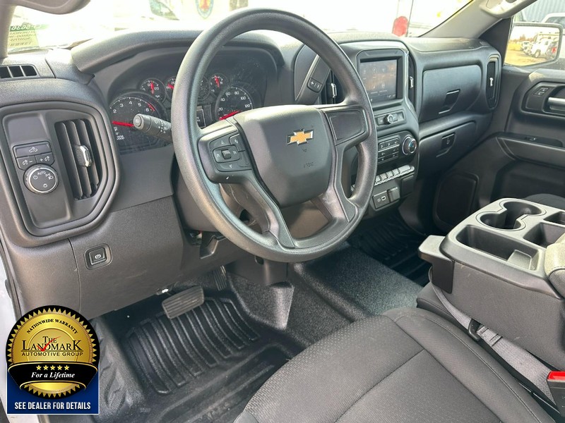 Chevrolet Silverado 1500 Vehicle Full-screen Gallery Image 13