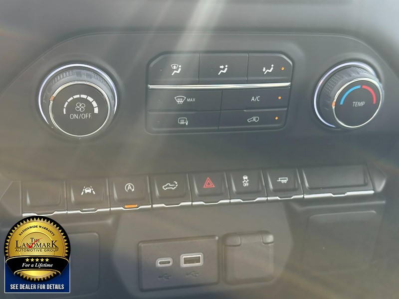 Chevrolet Silverado 1500 Vehicle Full-screen Gallery Image 19