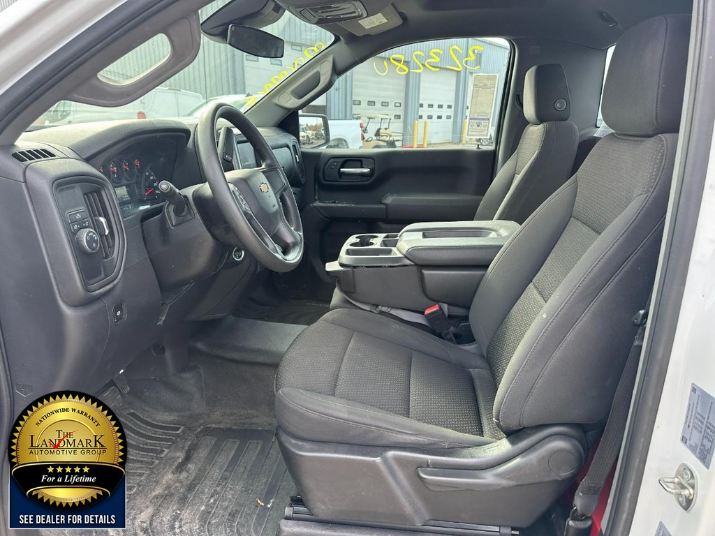 Chevrolet Silverado 1500 Vehicle Full-screen Gallery Image 9